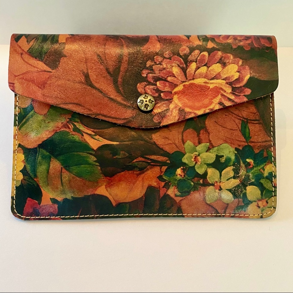 ❤️ Patricia Nash Clutch Leather NWOT